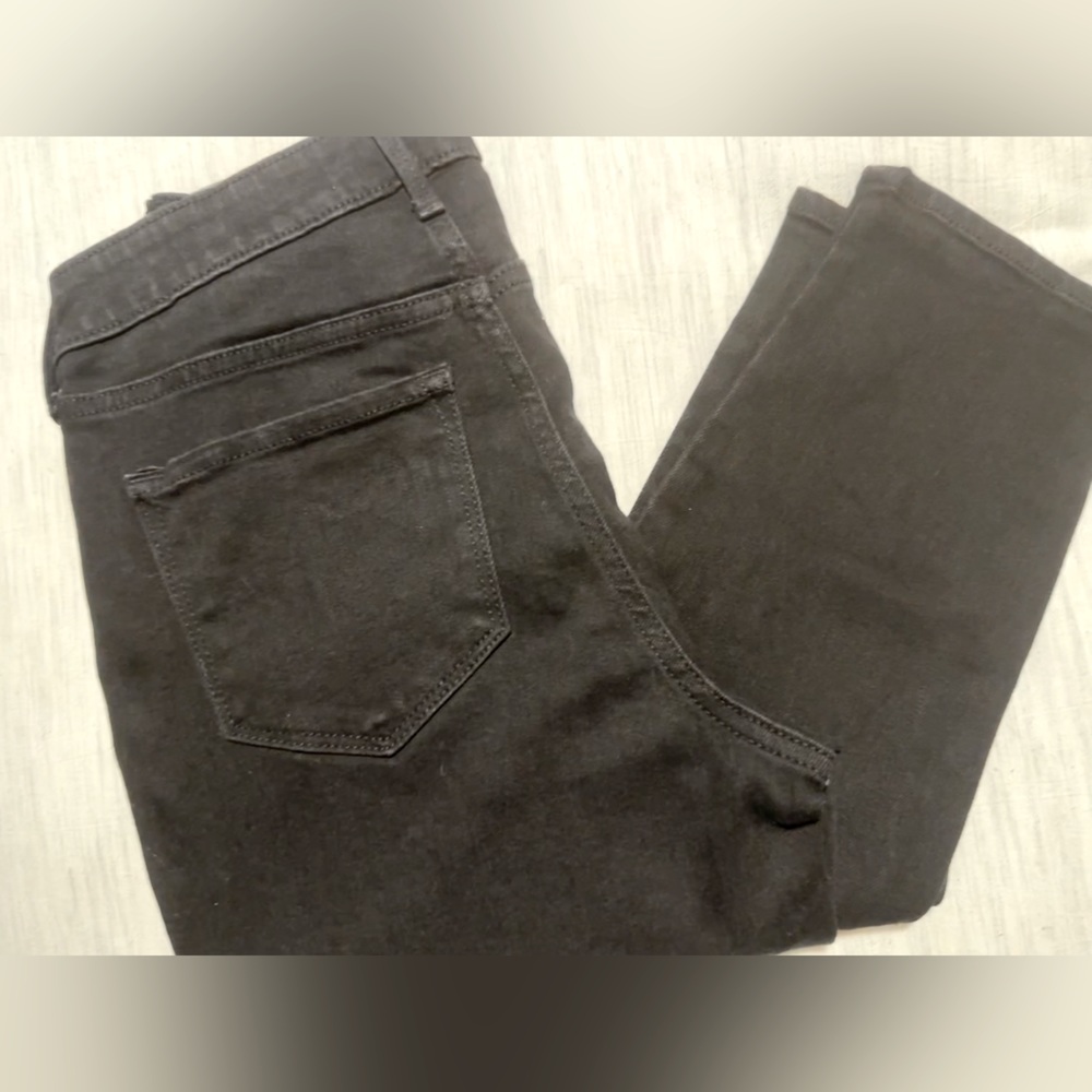 Women’s straight leg black jeans, like new!!